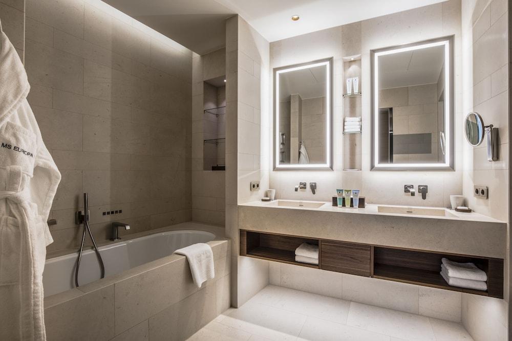 The Fontenay Hamburg Hamburgo Exterior foto Bathroom