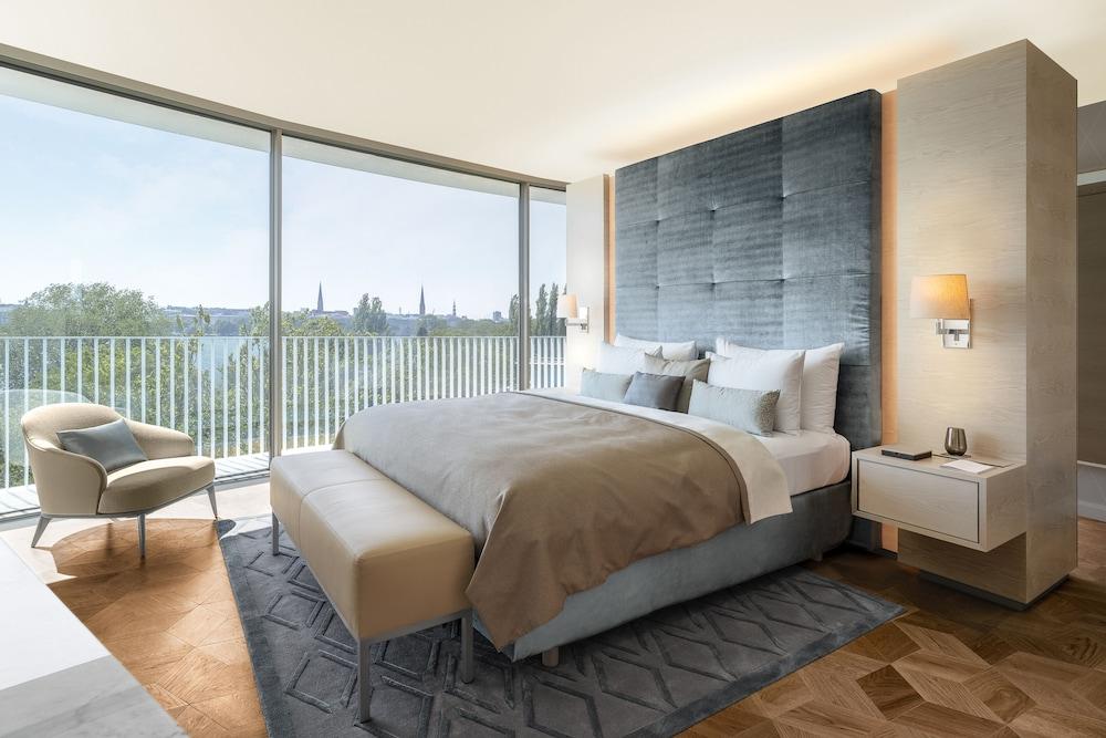 The Fontenay Hamburg Hamburgo Exterior foto A bedroom at The London West Hollywood