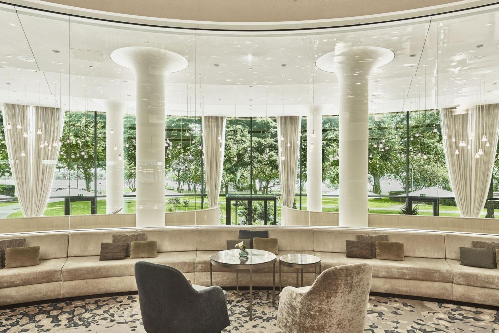 The Fontenay Hamburg Hamburgo Exterior foto The lobby
