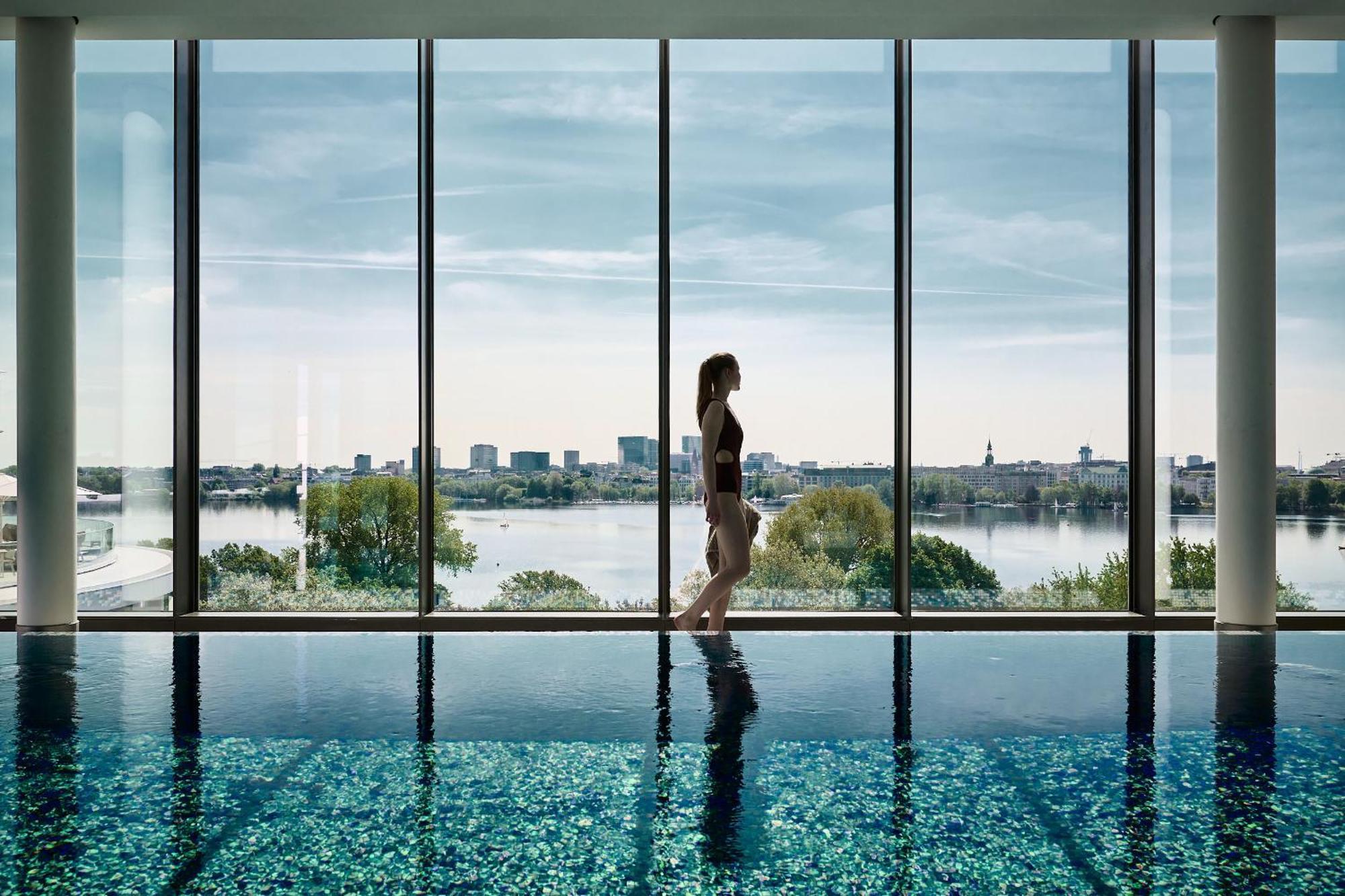 The Fontenay Hamburg Hamburgo Exterior foto The Sky Pool