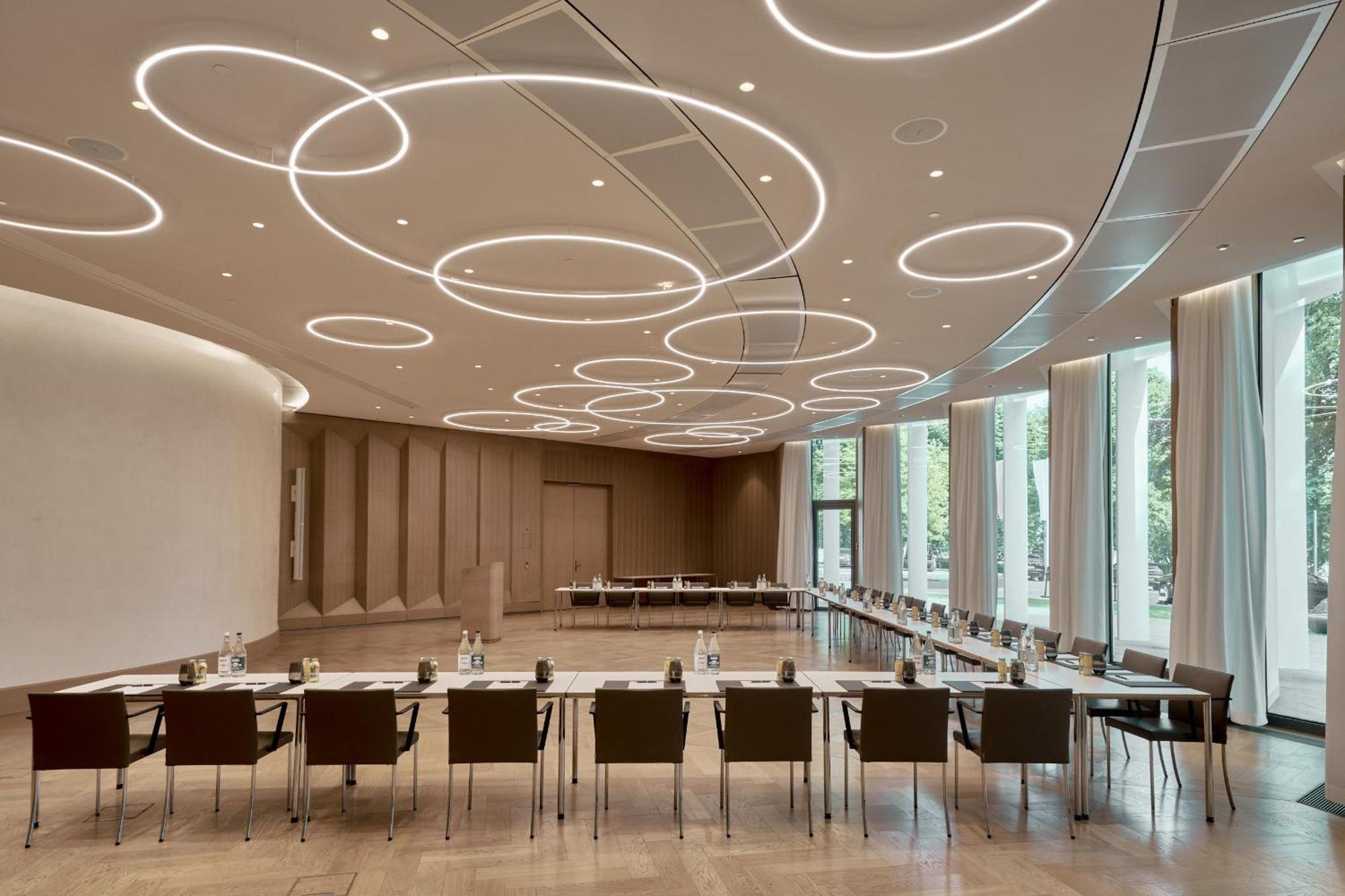 The Fontenay Hamburg Hamburgo Exterior foto The conference room