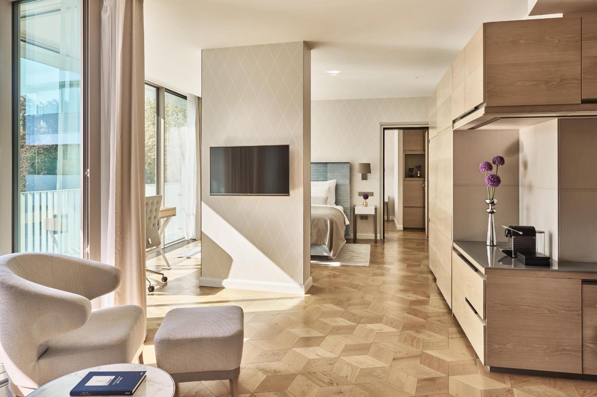 The Fontenay Hamburg Hamburgo Exterior foto Interior of a suite
