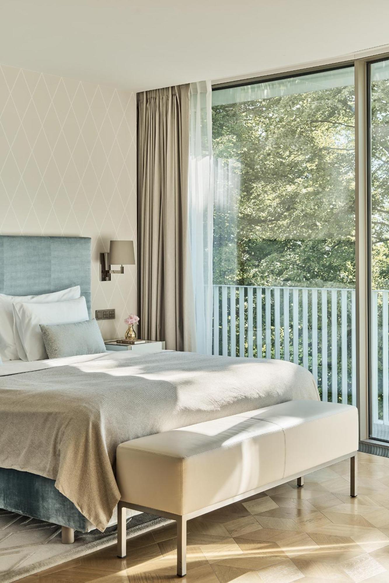The Fontenay Hamburg Hamburgo Exterior foto A room at the hotel