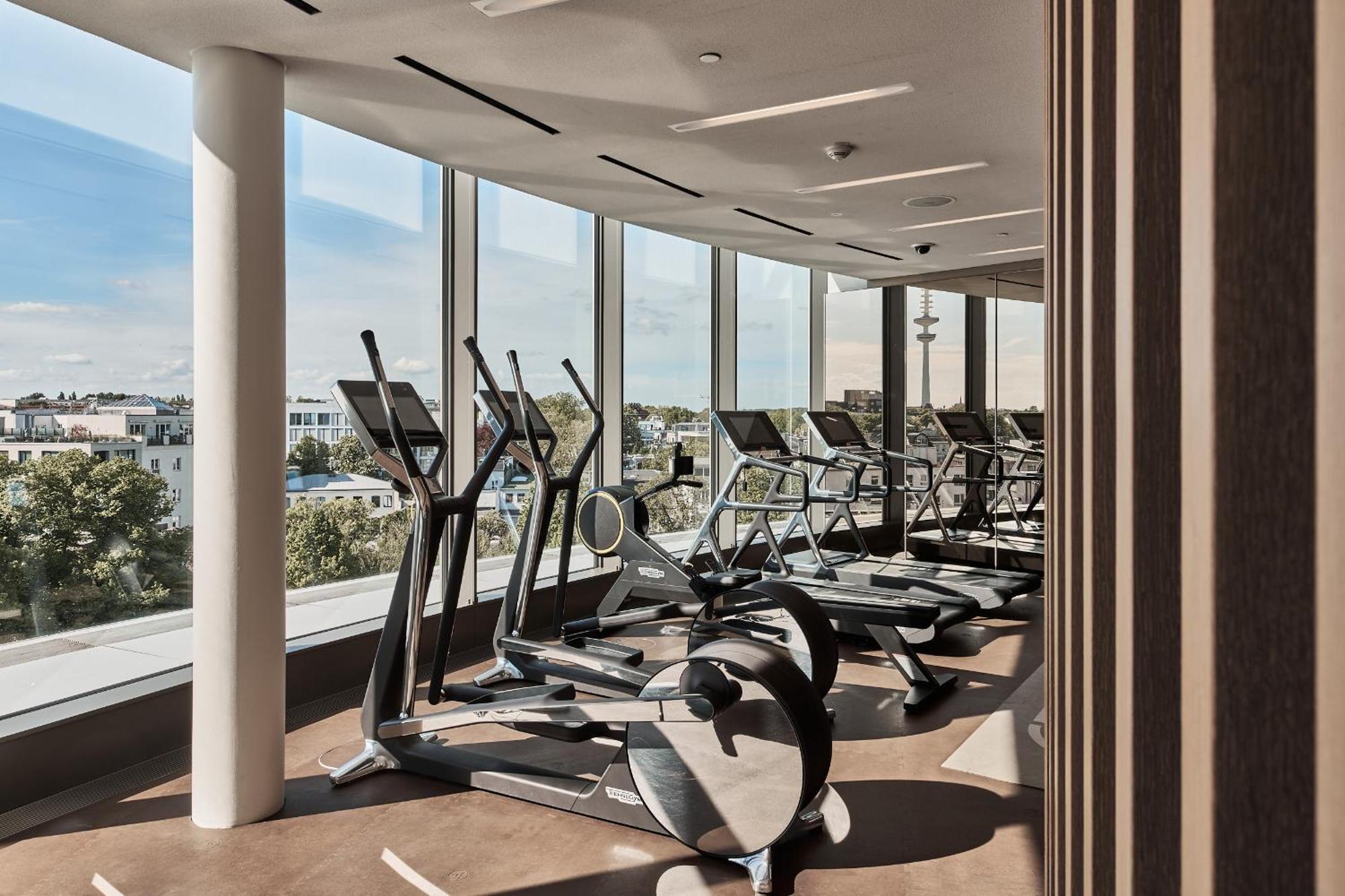 The Fontenay Hamburg Hamburgo Exterior foto The gym at The Standard East Village