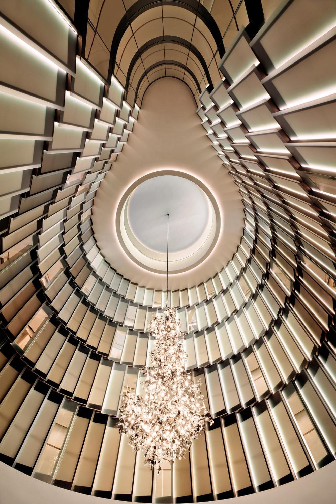 The Fontenay Hamburg Hamburgo Exterior foto The spiral staircase
