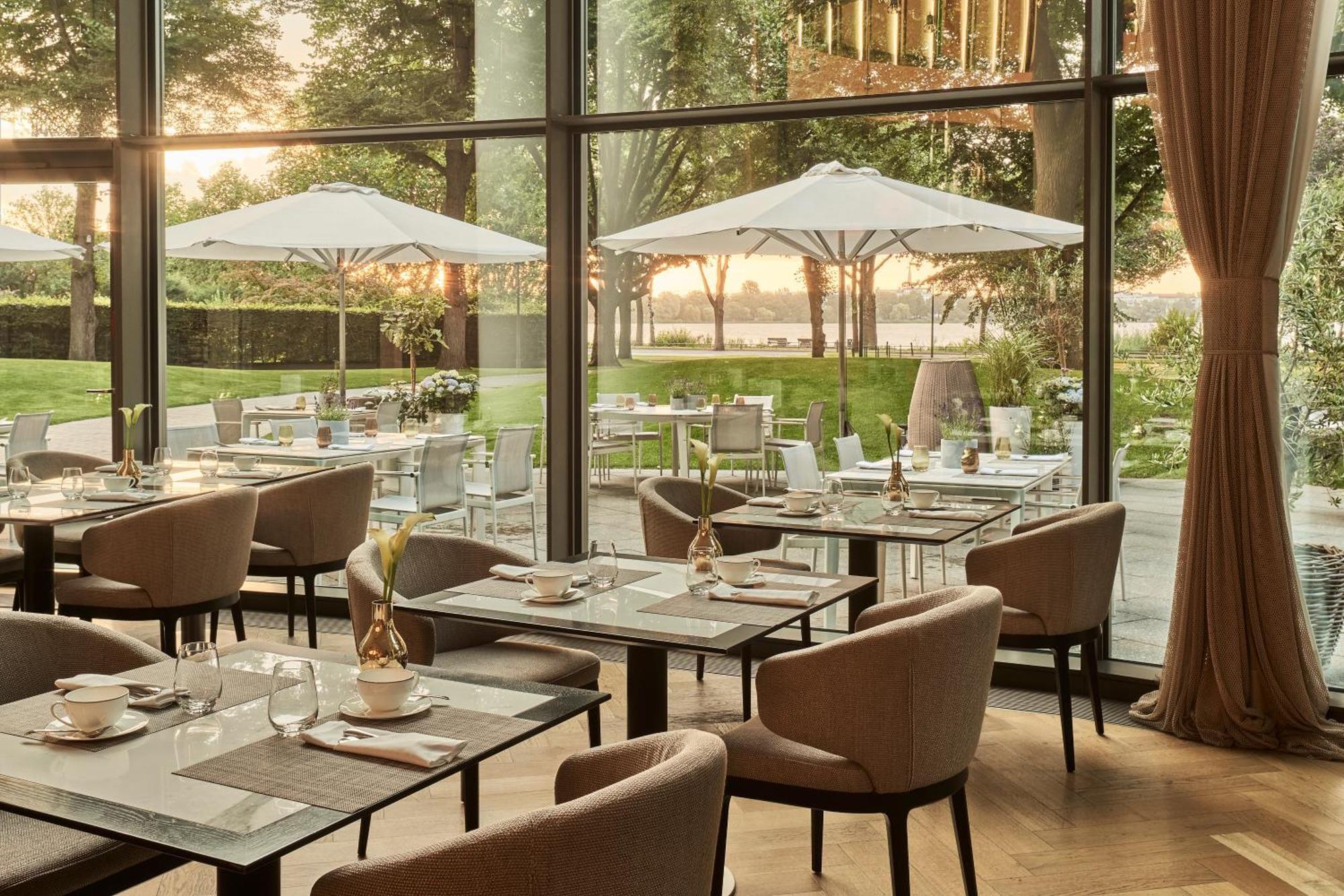 The Fontenay Hamburg Hamburgo Exterior foto The Terrace